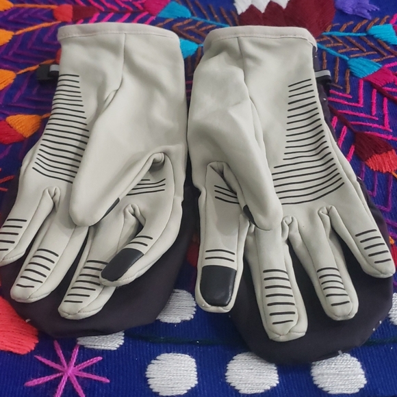 LULULEMON-Gloves Cold Terrain Hooded S/M - Picture 2 of 7